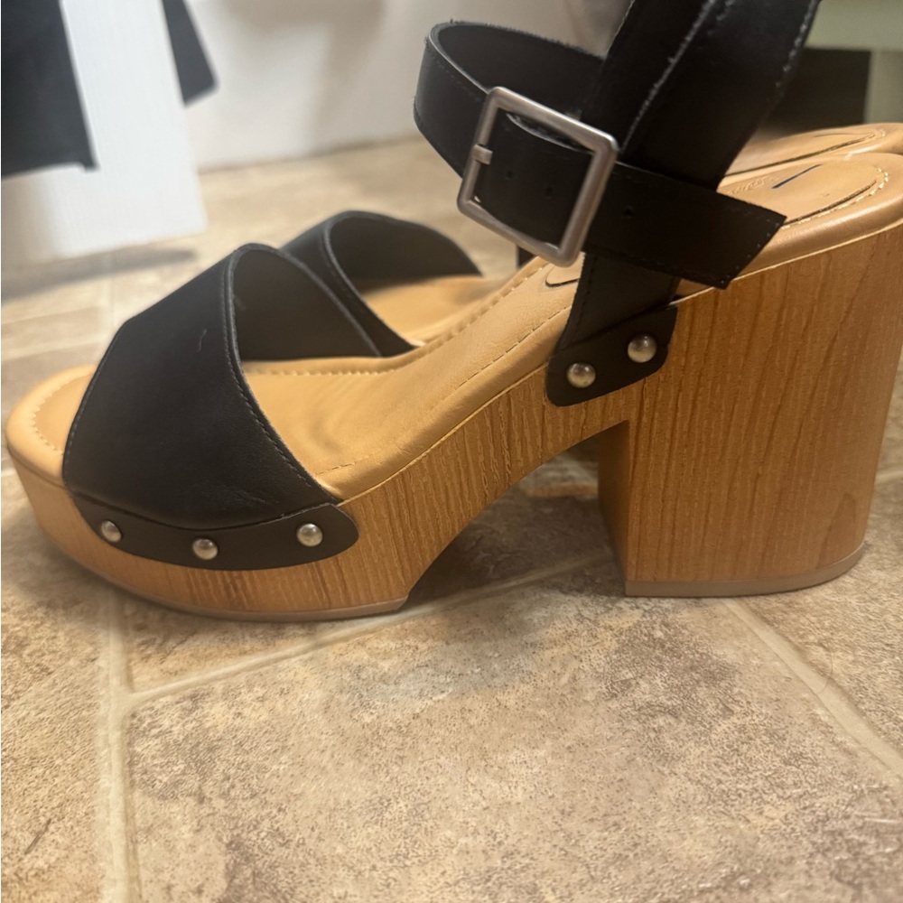 Universal Thread Black and Tan Platform Mules